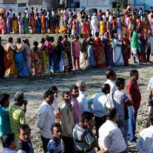 طوابير الناخبين تنتظر الإدلاء بأصواتهم