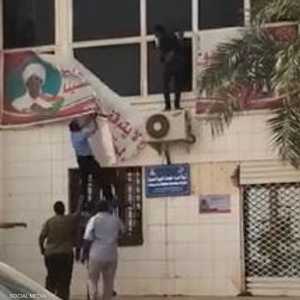 سودانيون يزيلون صورة البشير