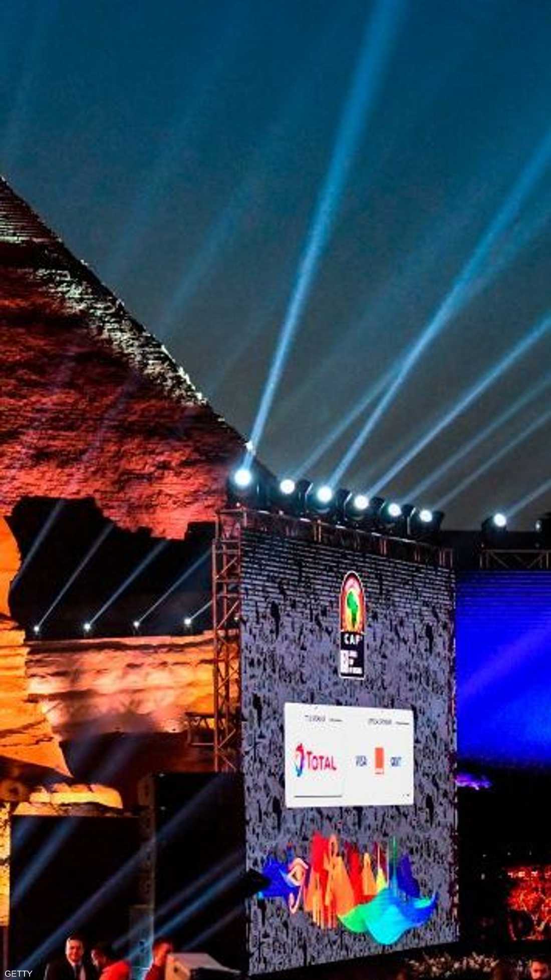 احتضن سفح الهرم بمحافظة الجيزة القريبة من العاصمة المصرية قرعة كأس الأمم الأفريقية لكرة القدم 2019، في أجواء احتفالية، حضرها عدد من نجوم القارة السمراء.