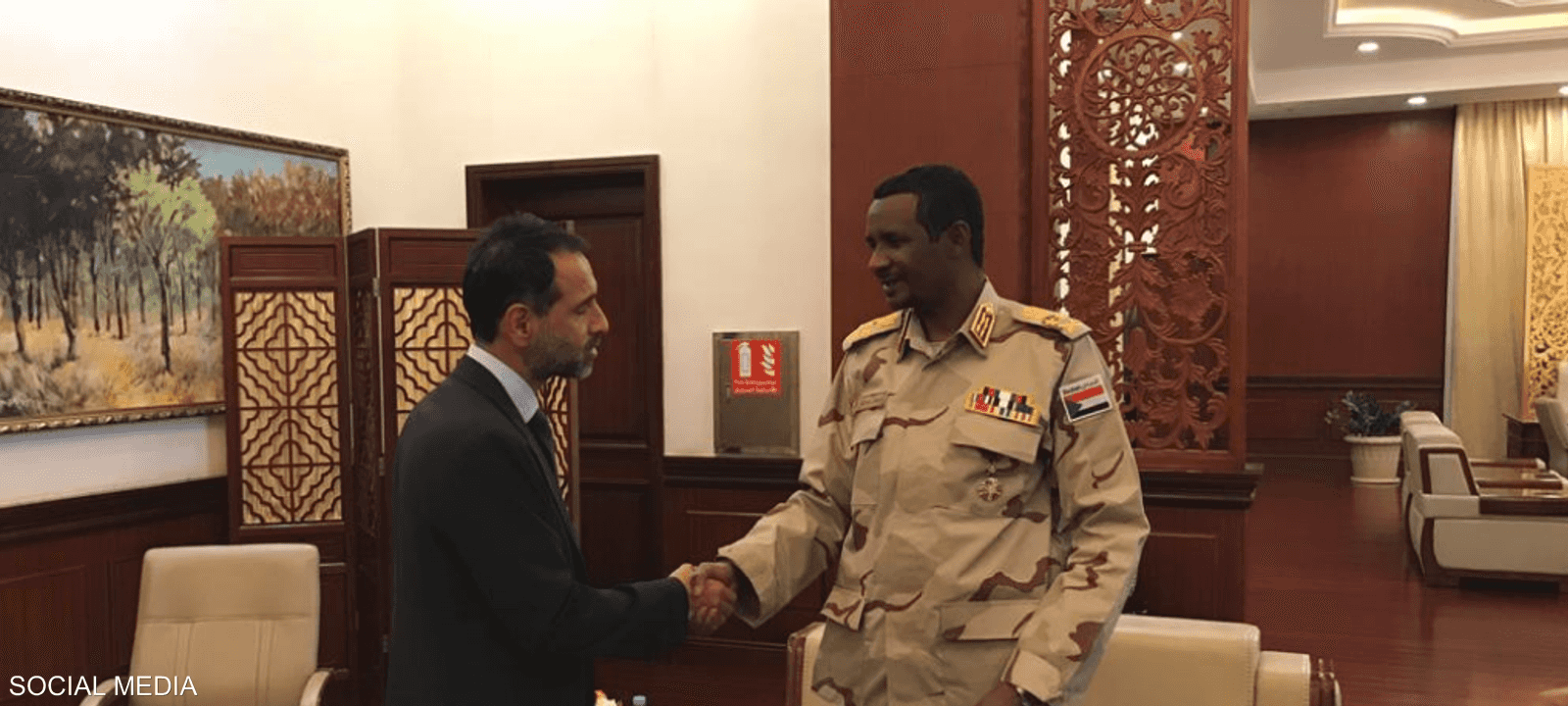 لقاء دقلو وصديق جرى يوم الاثنين