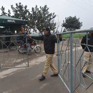 الفتاة قالت إن الشرطي صور اغتصابها