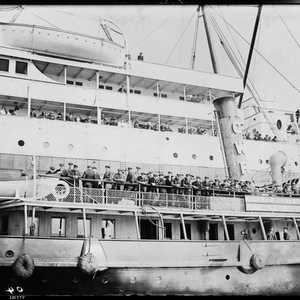 الناجون من غرق تيتانيك بعد إجلاءهم