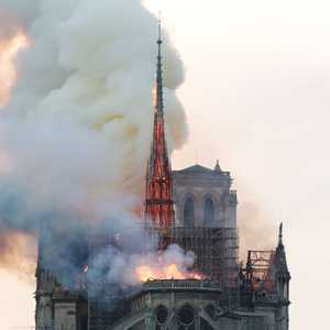 النيران التهمت الكنيسة التاريخية