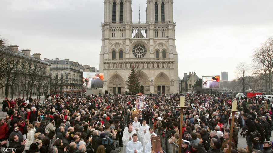 وتستقبل الكاتدرائية ما لا يقل عن 13 مليون زائر سنويا، نظرا لكونها رمزا للعاصمة الفرنسية التي لا يمكن أن يفوته أي سائح.