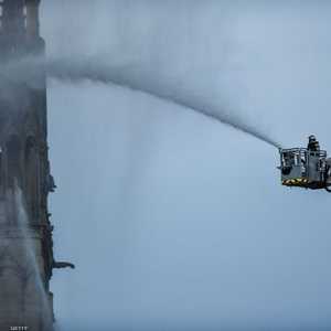 تعامل حذر مع الحريق من قبل رجال الإطفاء