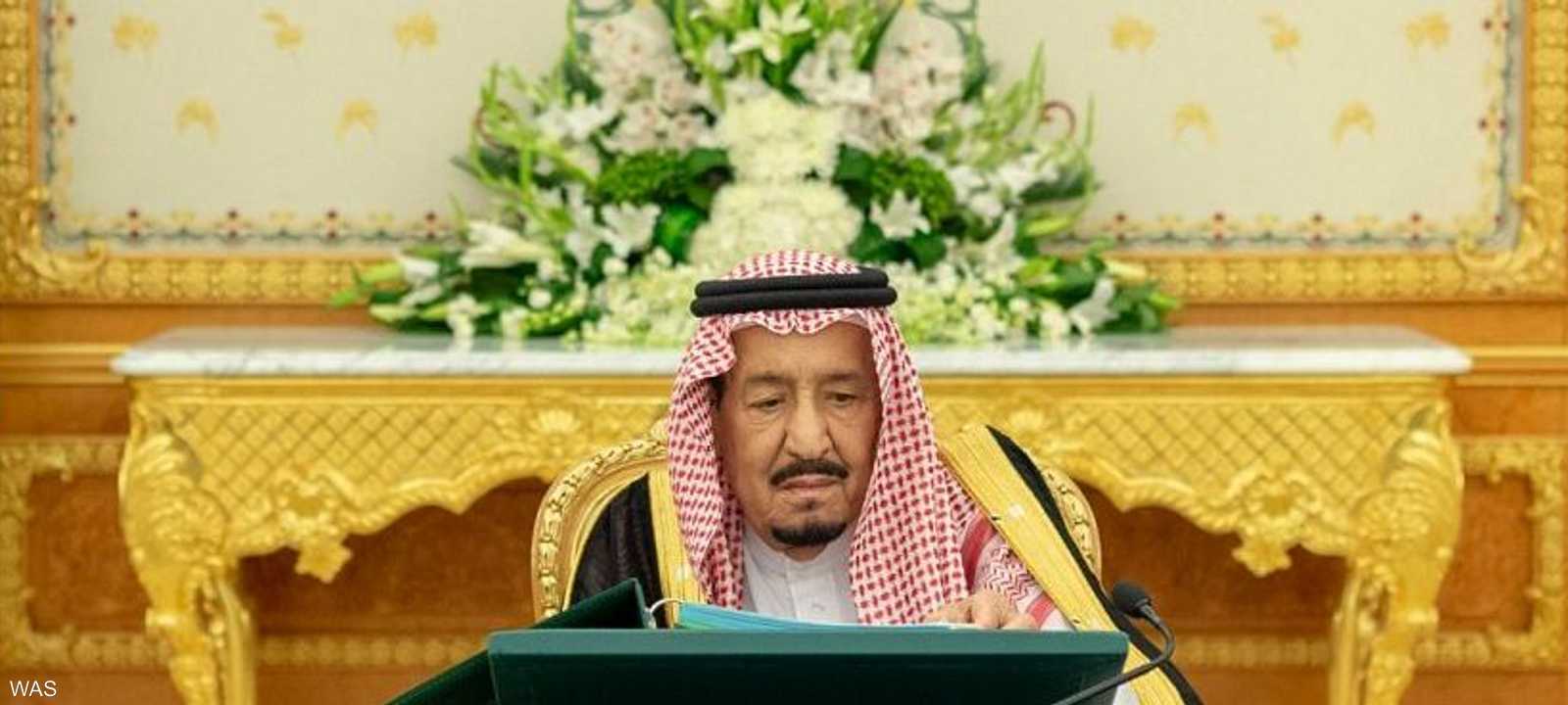 الملك سلمان خلال ترؤسه جلسة مجلس الوزراء السعودي