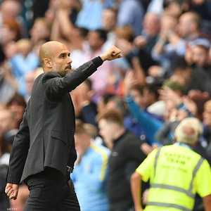 غوارديولا يحيي جمهور مانشستر ستي