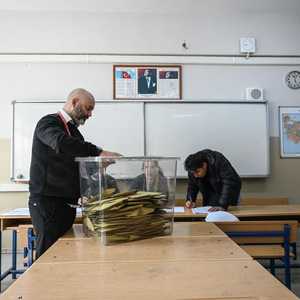 إعادة الفرز، التي انتهت الثلاثاء أسفرت عن النتائج نفسها