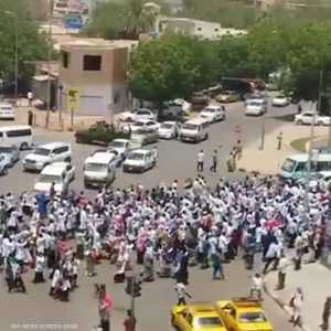 الموكب الأبيض.. مسيرة للأطباء في الخرطوم