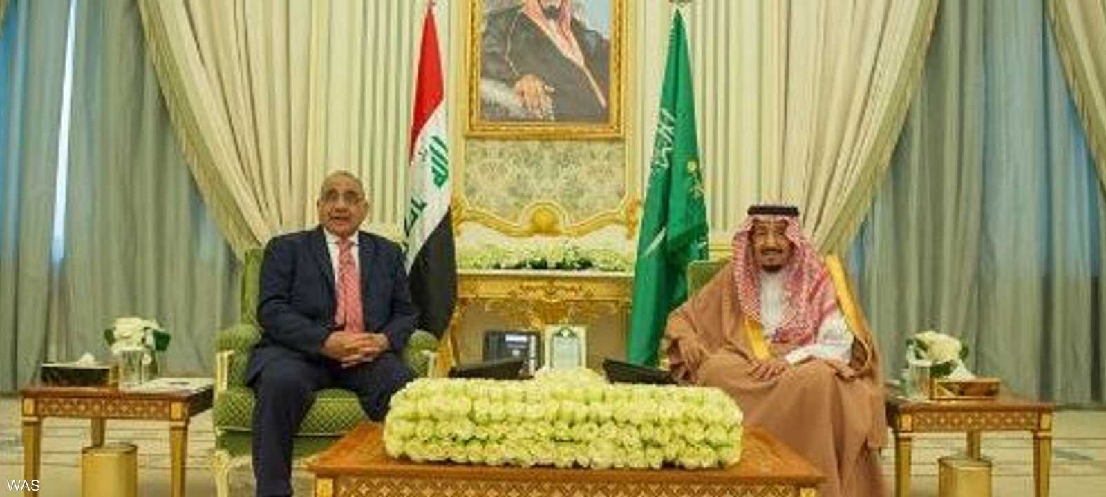 الملك سلمان مستقبلا عادل عبد المهدي في الرياض
