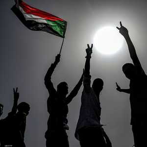 الشارع السوداني مصر على محاسبة النظام السابق