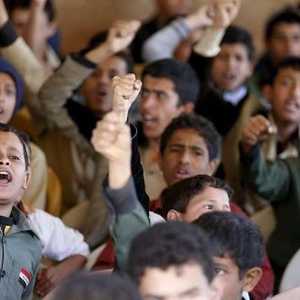 أطفال يأدون الصرخة التي هي ضمن طقوس الحوثي