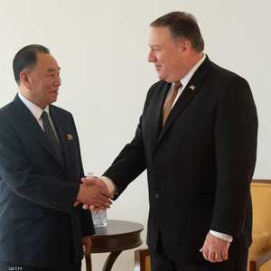 بومبيو مع نائب الرئيس الكوري الشمالي في لقاء سابق