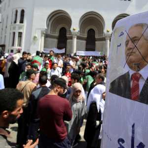 الجزائريون يواصلون التظاهر حتى تحقيق مطالبهم