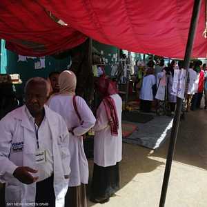 الأطباء يعلمون في عيادات الاعتصام على مدار الساعة.