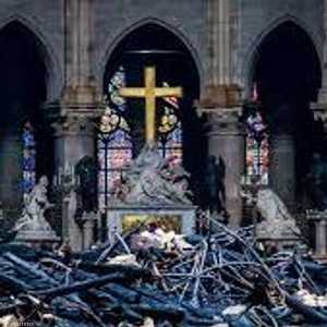 المصلون يجتمعون في كنيسة سانت أوستاش