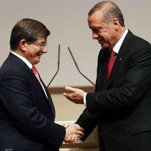 داوود أوغلو انتقد تحالف العدالة والتنمية مع الحركة القومية