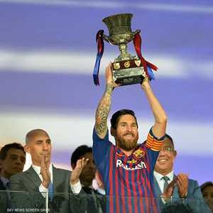 ميسي يرفع كأس السوبر الأخيرة في طنجة بالمغرب