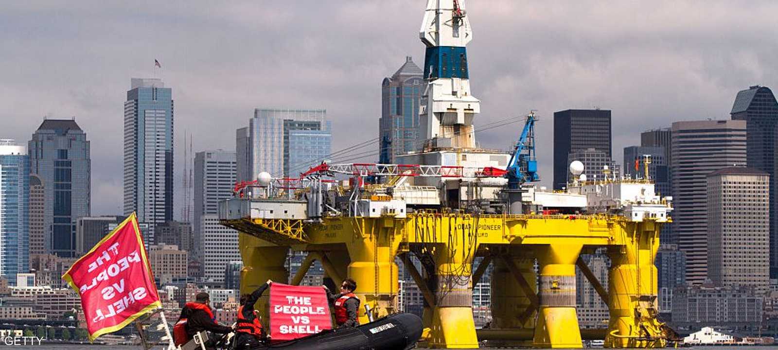 منصة نفط أميركية في طريقها إلى آلاسكا للتنقيب عن النفط