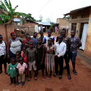 مريم مع بعض أبنائها وبناتها