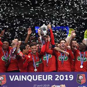 رين يحتفي بالحصول على الكأس