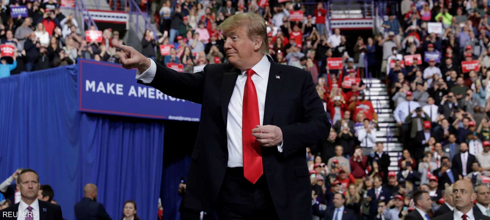 دونالد ترامب فضل مقاطعة الحفل