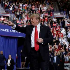 دونالد ترامب فضل مقاطعة الحفل