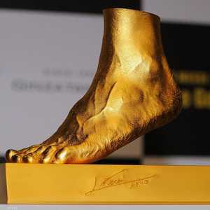 تمثال من ذهب لقدم ليونيل ميسي اليسرى