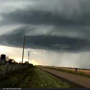 "غيمة ضخمة" تثير شكوكا في تكساس