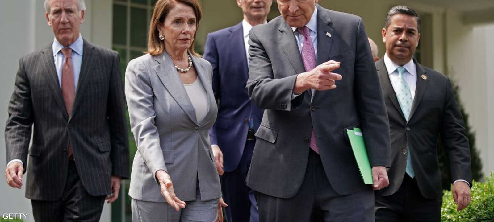 قادة الحزب الديمقراطي في الكونغرس بعد اجتماع سابق مع ترامب