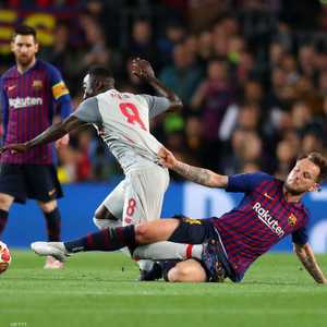 نابي كيتا أصيب في عضلة الفخذ في مباراة فريقه أمام برشلونة