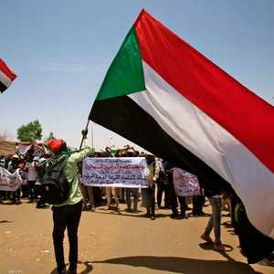 احتجاجات السودانيين أطاحت البشير بعد 30 عاما في السلطة