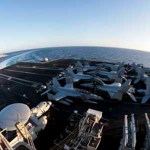 حاملة الطائرات يو أس أس إبراهام لينكولن دخلت مياه الخليج