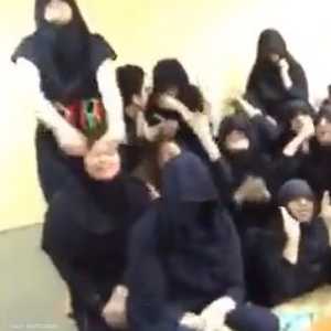 طالبات إيرانيات يرقصن على أنغام أغنية "جنتلمان"