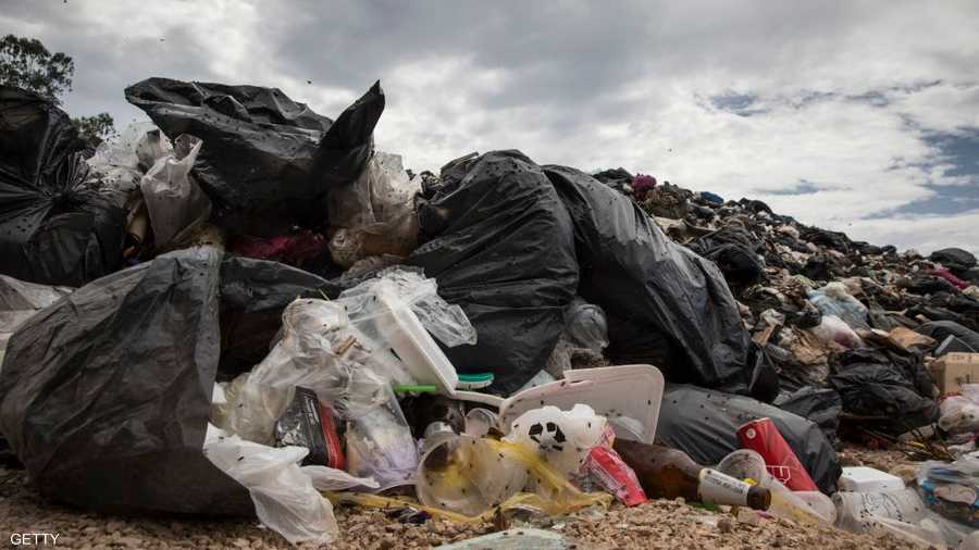 التلوث الناجم عن مخلفات البلاستيك مشكلة بيئية كبرى تمثل قلقا عالميا.