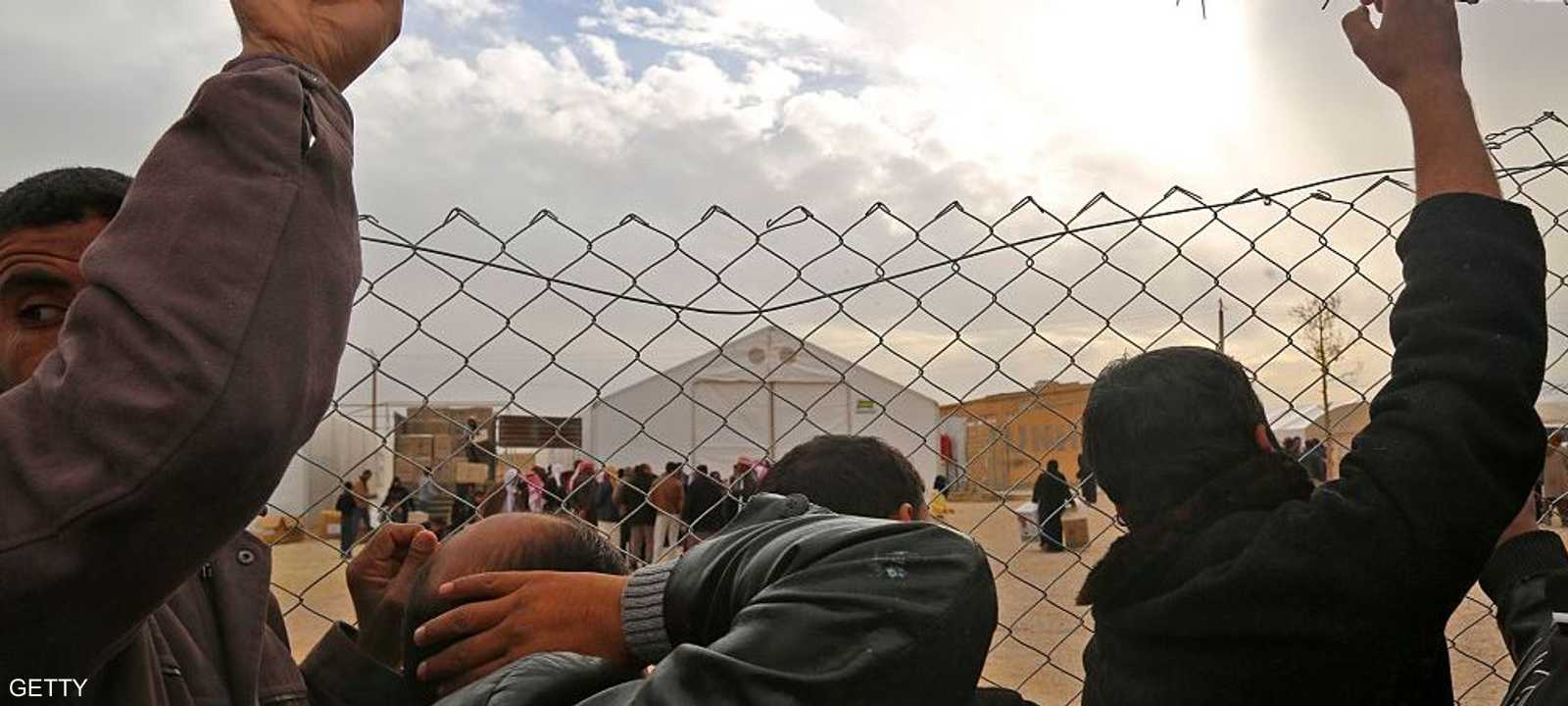 يعيش أكثر من 70 ألف إنسان في مخيم الهول