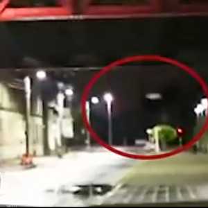 جسم غريب في سماء مدينة بريطانية يشغل الناس