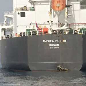 صور حصرية لإحدى السفن التي تعرضت للتخريب