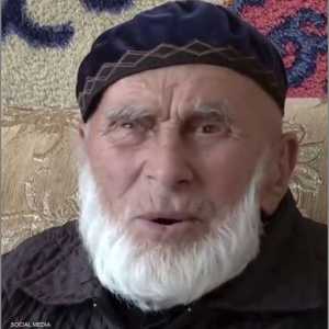 قال أباز إن اعتمد وصفة ساعدته في الحصول على عمر مديد