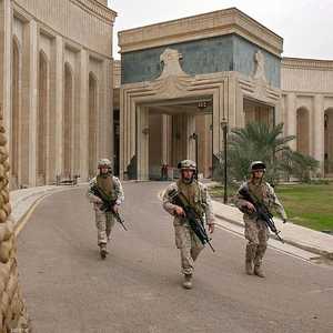 جنود أميركيون أمام سفارة بلادهم في بغداد - أرشيفية