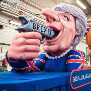 حكومة تيريزا ماي تتهاوي بسبب البريكست