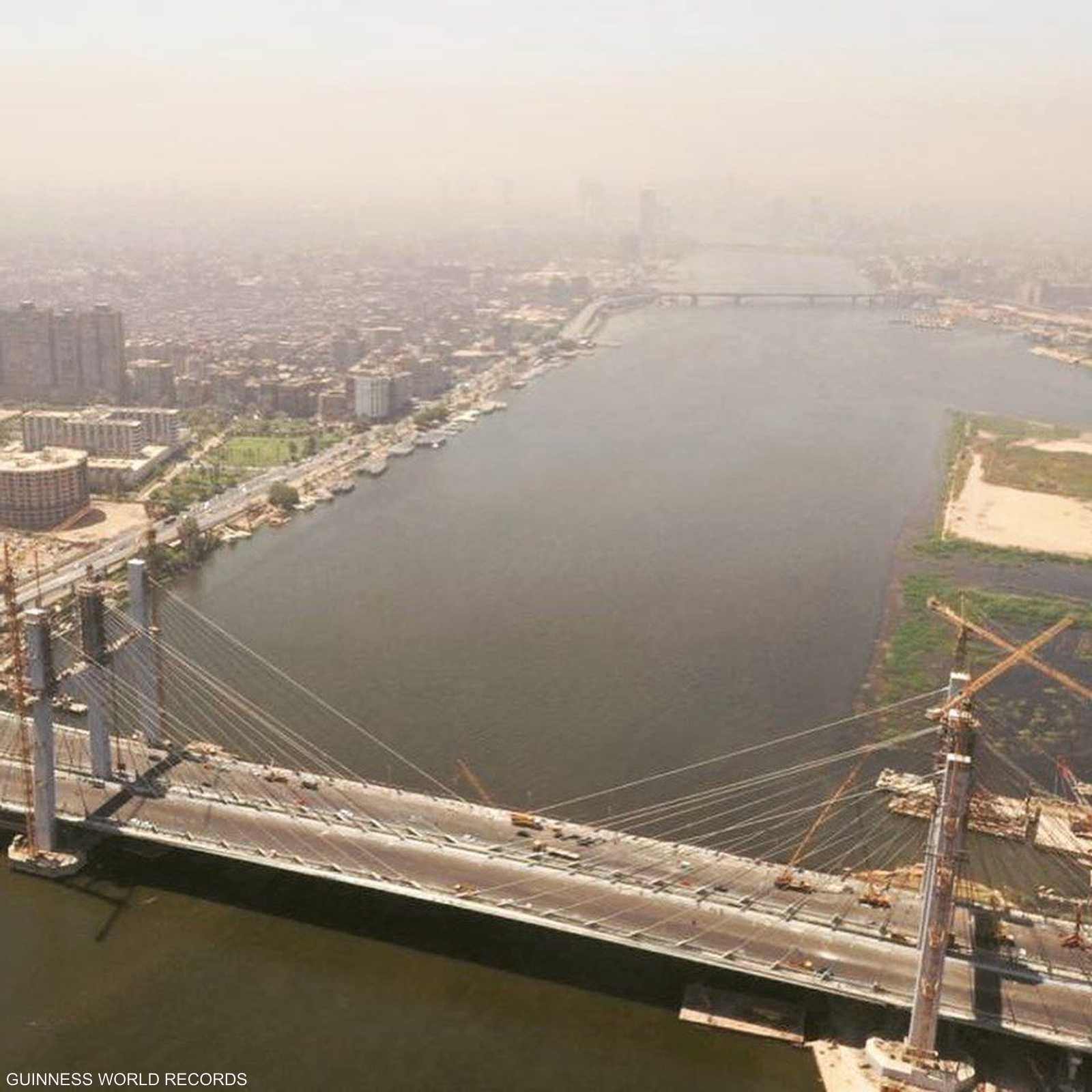 يبلغ عرض الجسر 67.3 متر