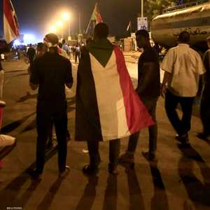 المحتجون أزالوا المتاريس من الشوارع لكن المظاهرات مستمرة