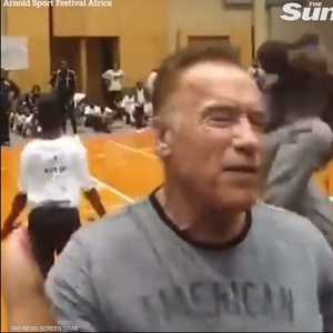 نجم هوليود القوي يتعرض لهجوم مباغت في جنوب إفريقيا