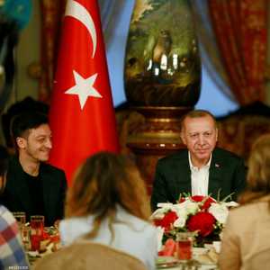 إفطار يجمع الرئيس التركي وأوزيل