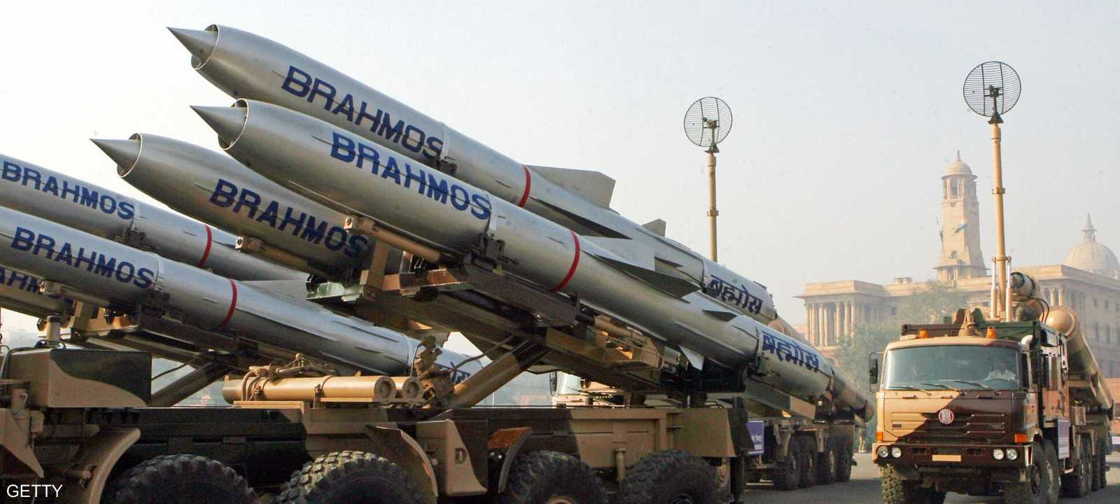 عرض عسكري لصواريخ من طراز BrahMos براهموس