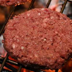 ينصح بتقليص كمية الطعام الغني بالكولسترول