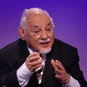 عارض حسنين تظام البشير منذ بداياته