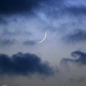 قال مركز الفلك إن رؤية هلال العيد متعذرة الاثنين- أرشيف