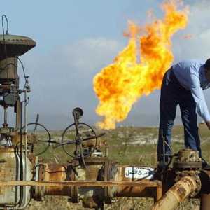 السيول تسببت بإعلان حالة الطوارئ في حقل مجنون النفطي.